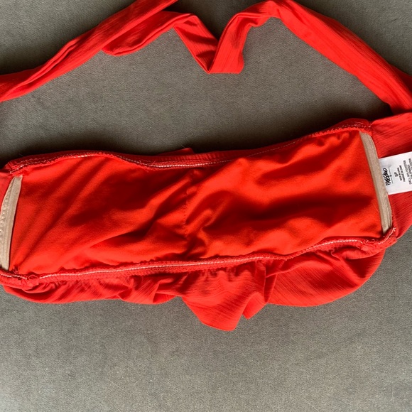 Red ruffle bikini top - Picture 2 of 4
